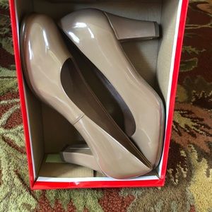 Women’s size 10 Wide Aerosoles